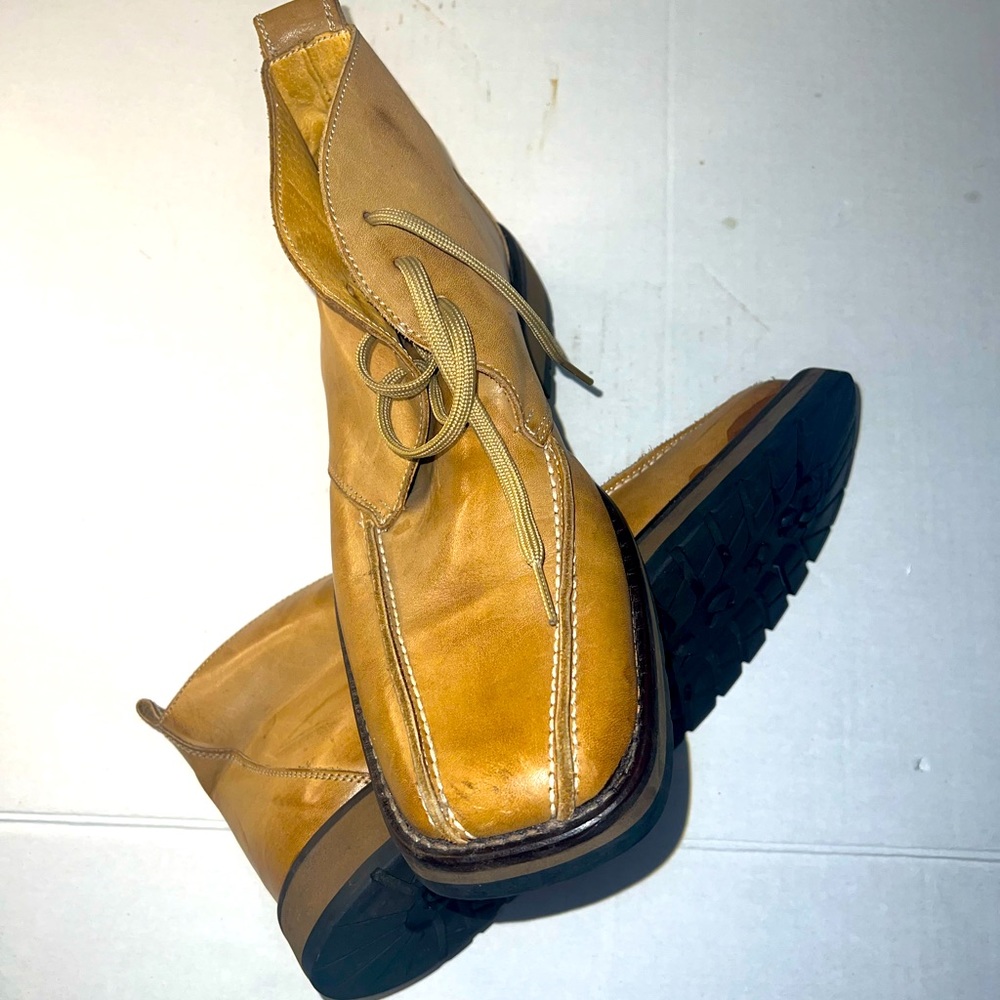 Chukka fab boots size 10.5 Beige